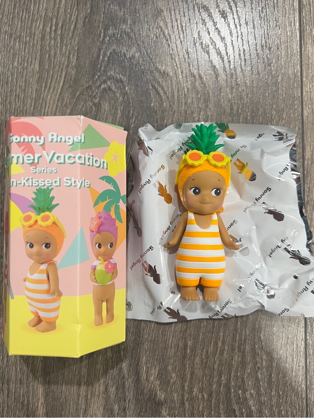 Brand NEW Sonny Angel Summer Vacation Series Mini Figure - pineapple - Picture 2 of 3